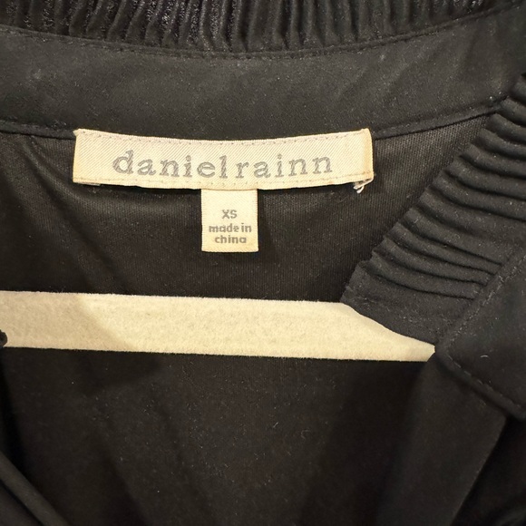 Black dress with front tie and pleats - Picture 3 of 3